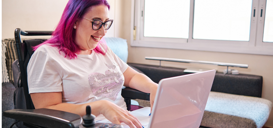 women using wheelchair accessing computer