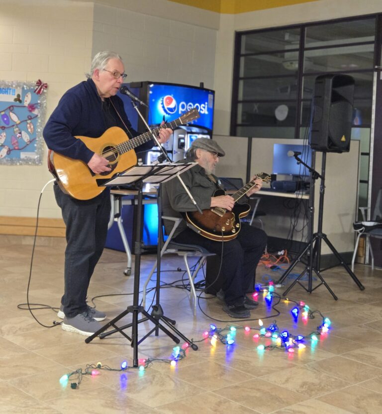 Howard Glassman performing